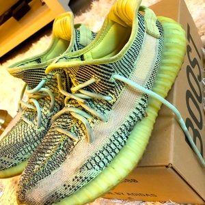 AUTHENTIC YEEZYS MENS SZ 9.5